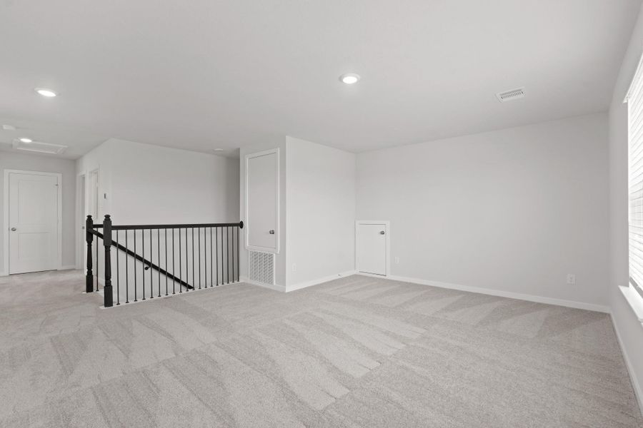 Spacious, unfurnished interior of a new home in Sunterra Lakes, Brookshire (Image 12).