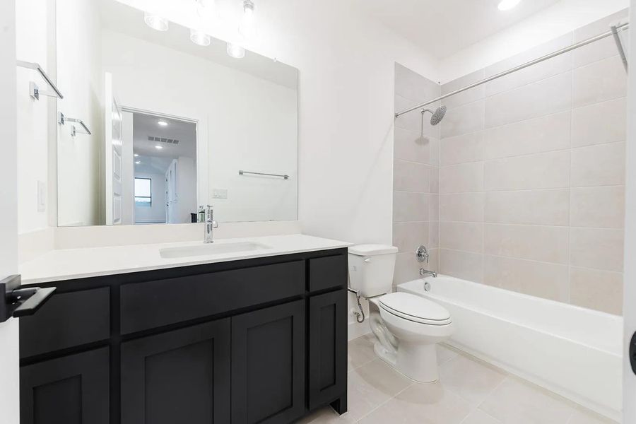 Lynmar IV G Bathroom 2