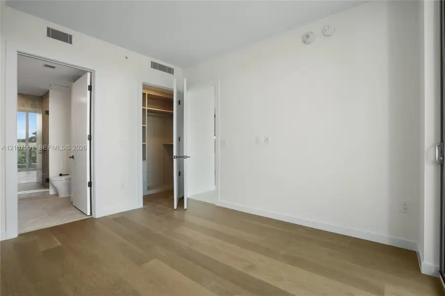 Spacious, unfurnished interior of a new home in , Miami (Image 25).