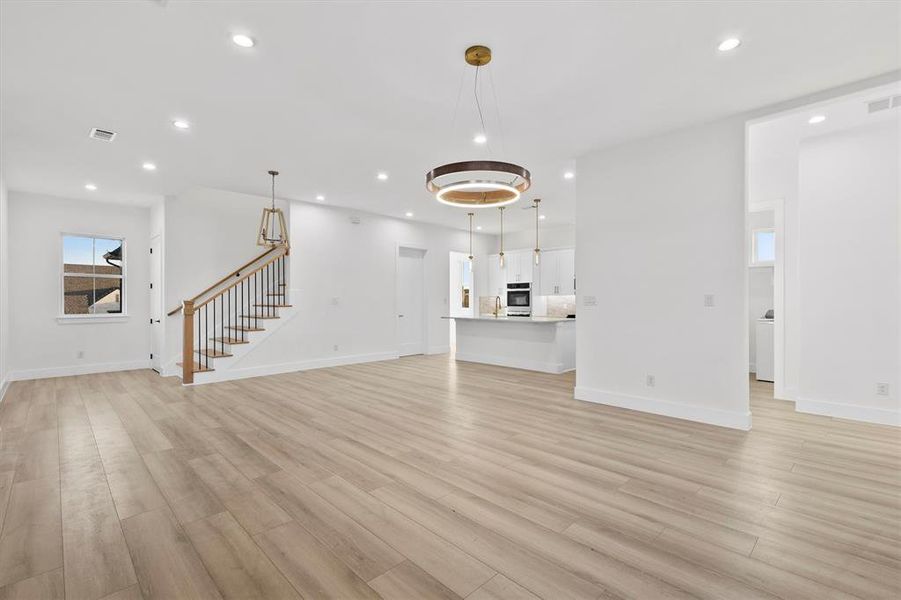 Spacious, unfurnished interior of a new home in , Sherman (Image 20).