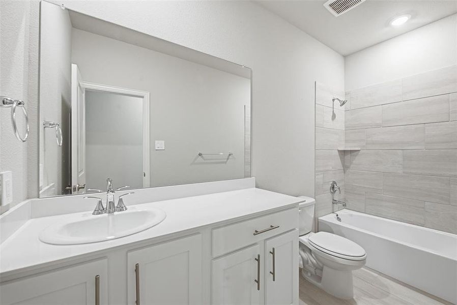 Full bath with vanity and bathing tub / shower combination