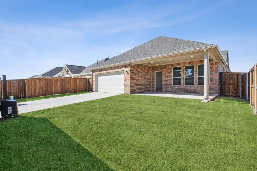 Exterior details and patio area of a home in Dove Hollow, Waxahachie (Image 22).