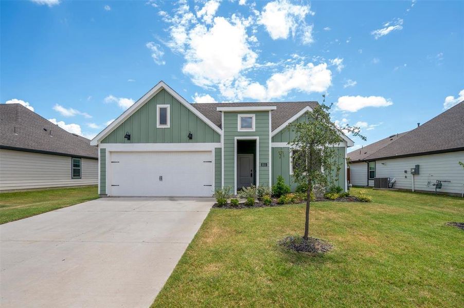 Front exterior of a new home in Windrose, Pilot Point, TX, highlighting curb appeal (Image 2). Front exterior of a new home in Windrose, Pilot Point, TX, highlighting curb appeal (Image 2).