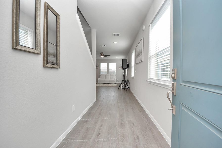 Spacious, unfurnished interior of a new home in Marisol, Katy (Image 20).