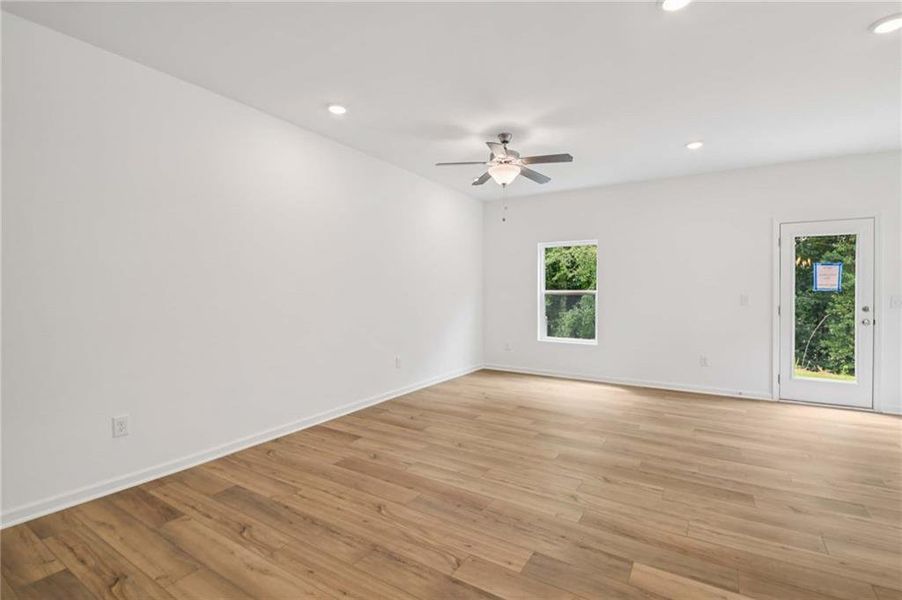 Spacious, unfurnished interior of a new home in Laurelwood, Douglasville (Image 11).