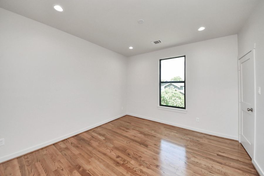 12x11 bedroom with walk in closet 12x11 bedroom with walk in closet