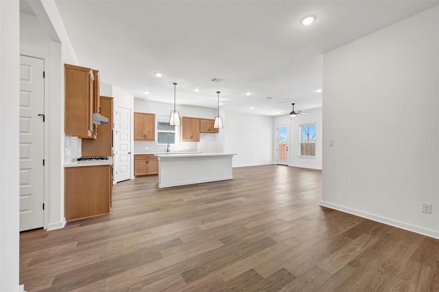 Spacious, unfurnished interior of a new home in Heritage, Dripping Springs (Image 16).