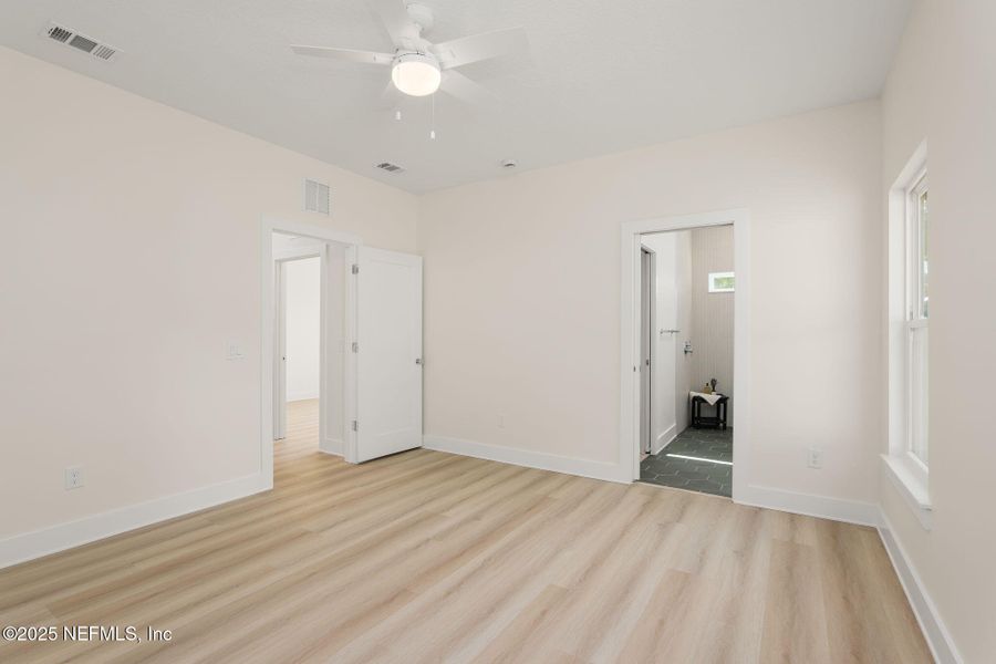 Spacious, unfurnished interior of a new home in , St. Augustine (Image 25).