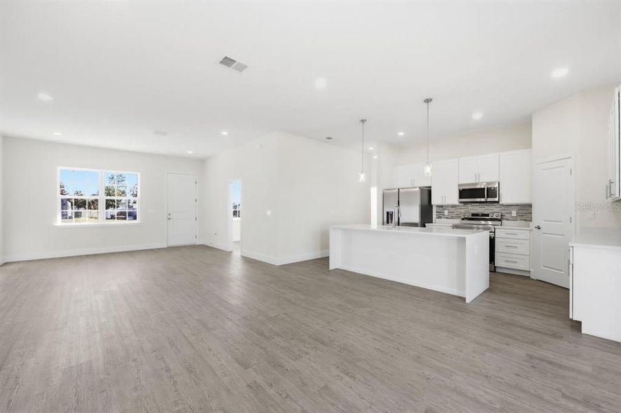 Spacious, unfurnished interior of a new home in , Ocala (Image 23).