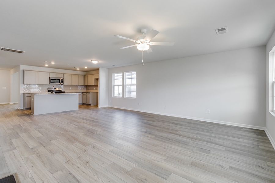 Spacious, unfurnished interior of a new home in Winston Point, Gilbert (Image 22).