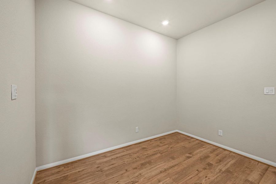 Spacious, unfurnished interior of a new home in Two Step Farm, Montgomery (Image 23).