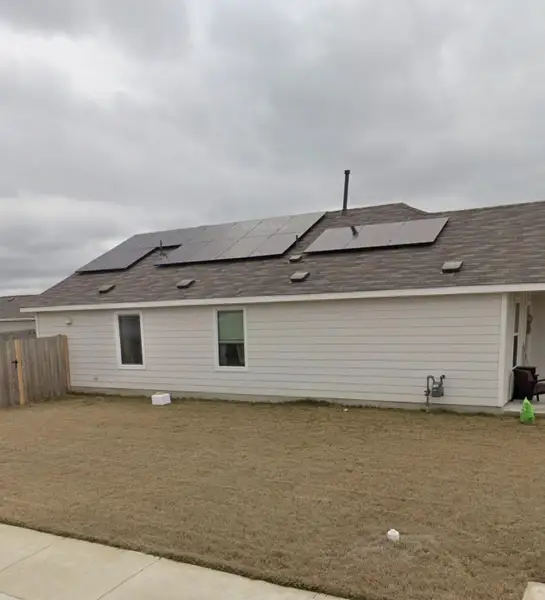 Exterior details and patio area of a home in Summerside, Lockhart (Image 3).