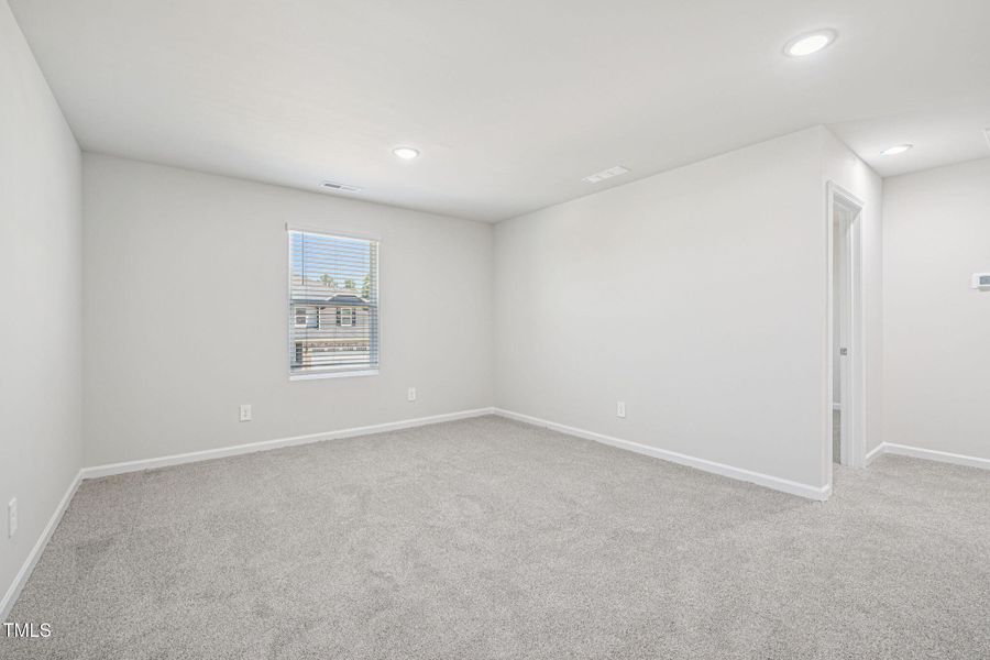 27-web-or-mls-Raleigh - Oak Manor - 721