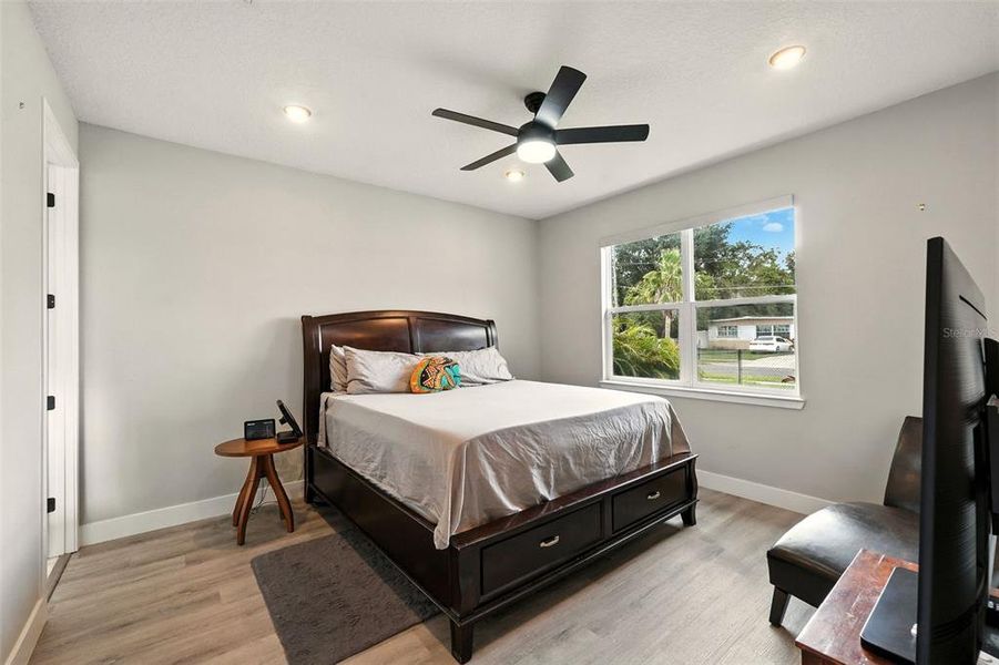 Furnished interior view inside a new home in , Orlando (Image 9).