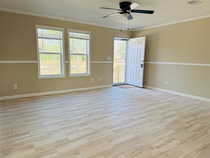 Spacious, unfurnished interior of a new home in , Live Oak (Image 10).