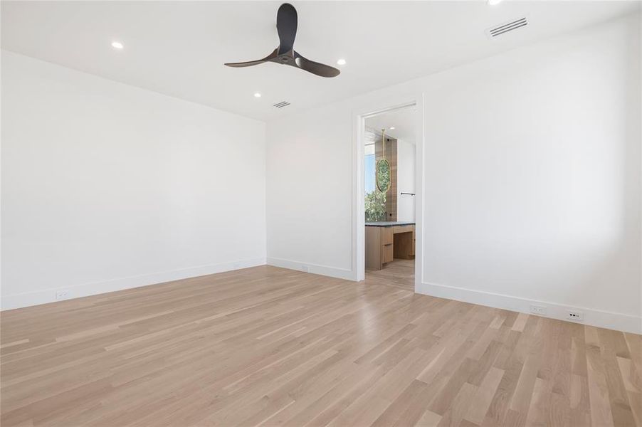 Spacious, unfurnished interior of a new home in , Dallas (Image 26).