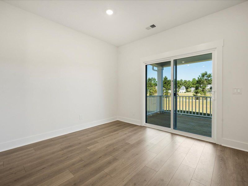 Spacious, unfurnished interior of a new home in The Coves at Lakes of Cane Bay, Summerville (Image 27).
