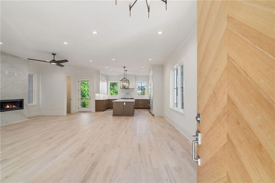 Spacious, unfurnished interior of a new home in , Alpharetta (Image 42).