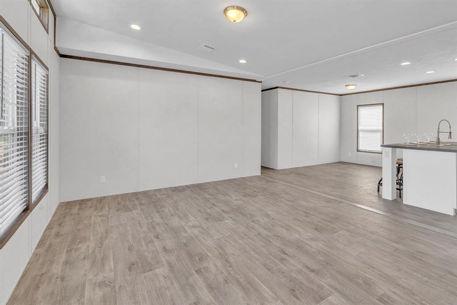 Spacious, unfurnished interior of a new home in , Granbury (Image 28).