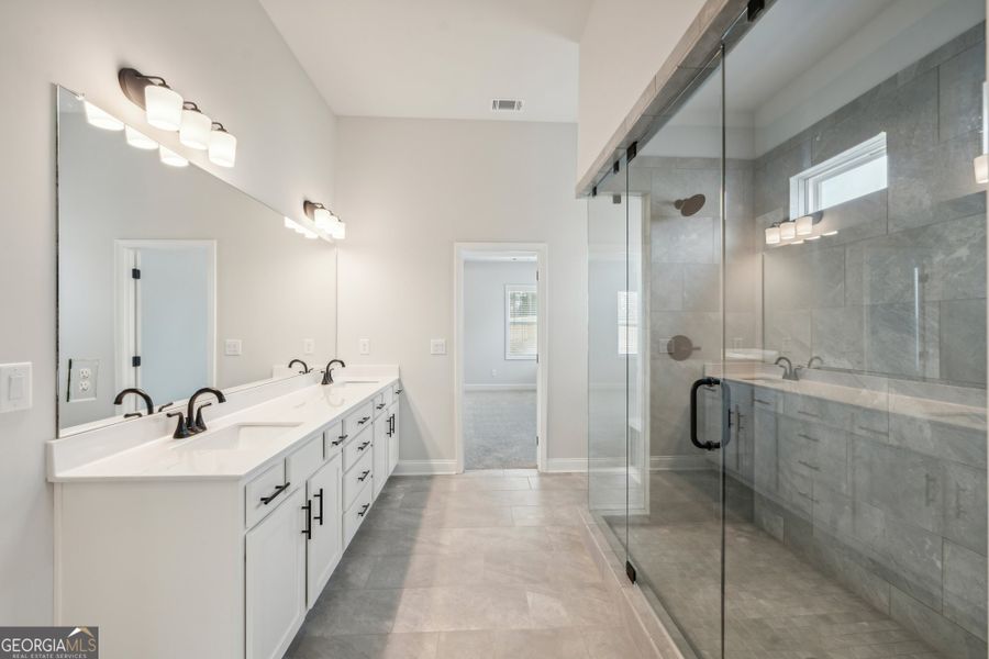 Furnished interior view inside a new home in Ponderosa Farms Manor, Gainesville (Image 55). Furnished interior view inside a new home in Ponderosa Farms Manor, Gainesville (Image 55).