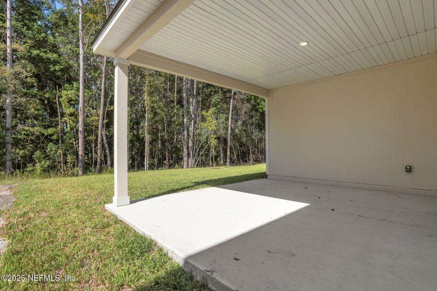 Exterior details and patio area of a home in Bellbrooke, Jacksonville (Image 19). Exterior details and patio area of a home in Bellbrooke, Jacksonville (Image 19).