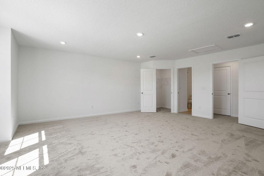Spacious, unfurnished interior of a new home in , Green Cove Springs (Image 32).