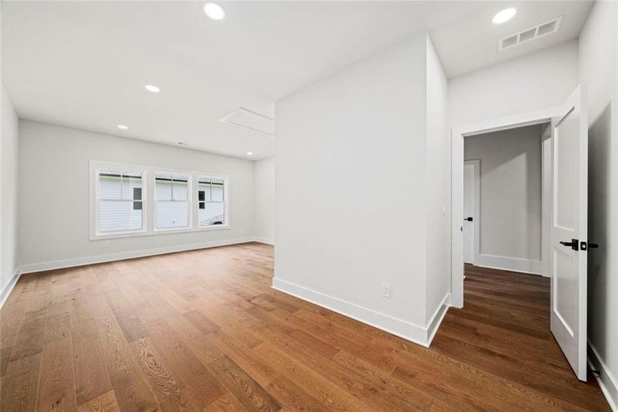 Spacious, unfurnished interior of a new home in , Atlanta (Image 34). Spacious, unfurnished interior of a new home in , Atlanta (Image 34).