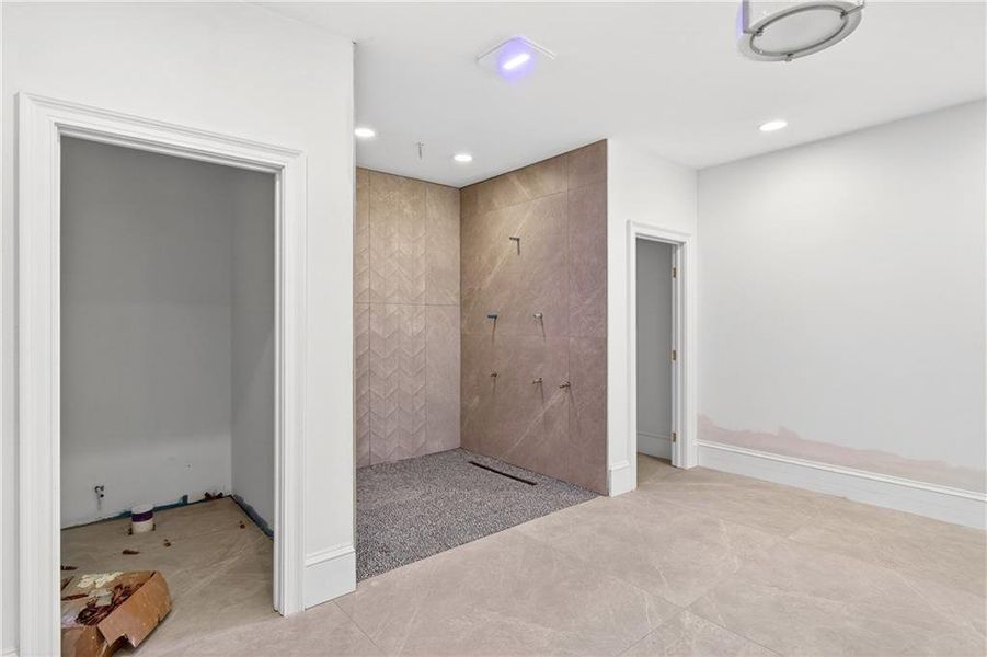 Spacious, unfurnished interior of a new home in , Atlanta (Image 19).