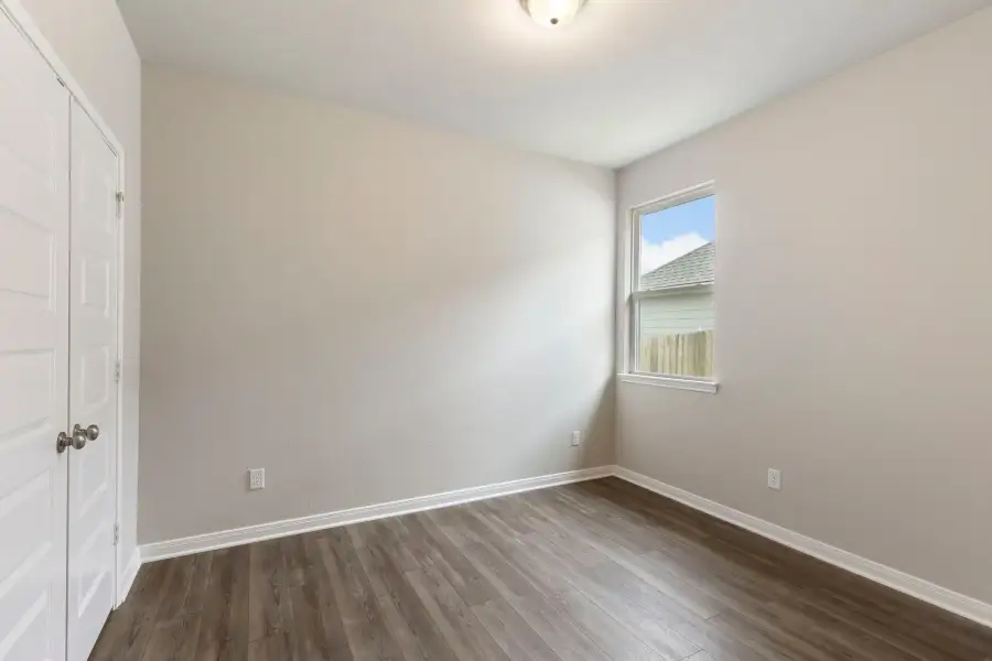 Spacious, unfurnished interior of a new home in The Reserve at Turnbo Ranch, Killeen (Image 9).
