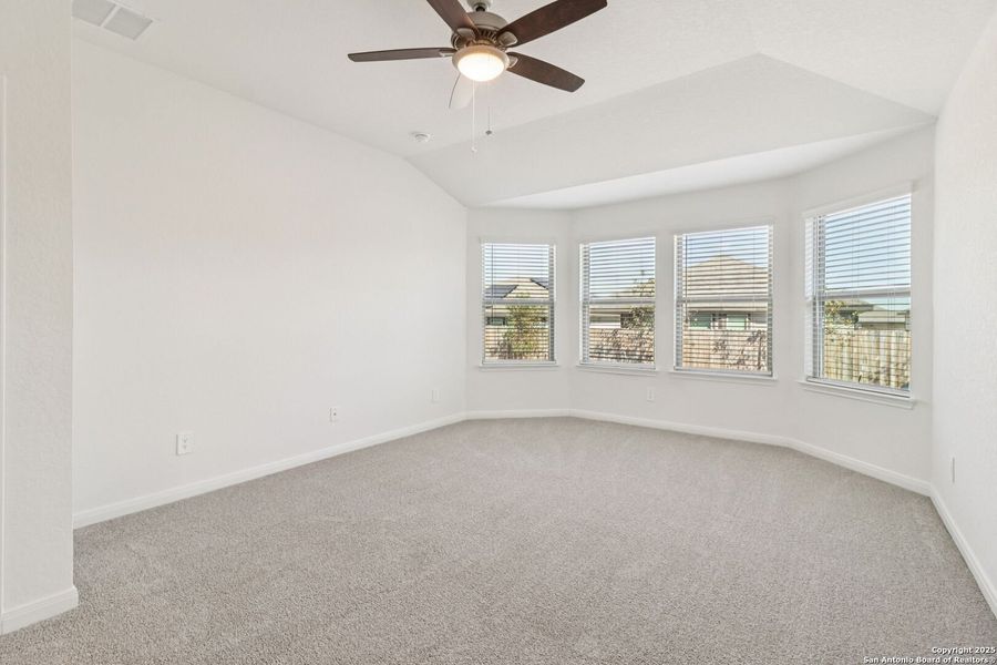 Spacious, unfurnished interior of a new home in Catalina, Converse (Image 38).