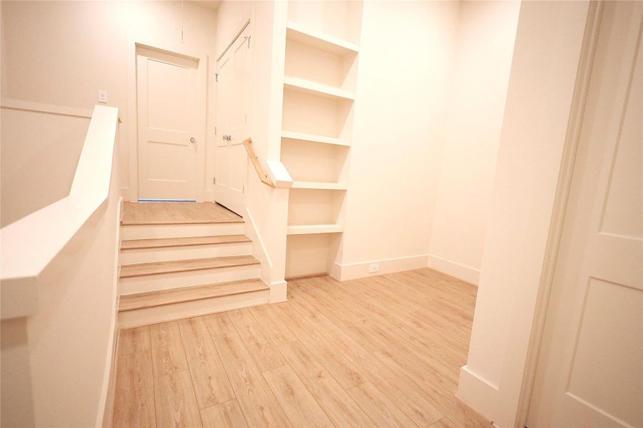 Spacious, unfurnished interior of a new home in , Houston (Image 10).