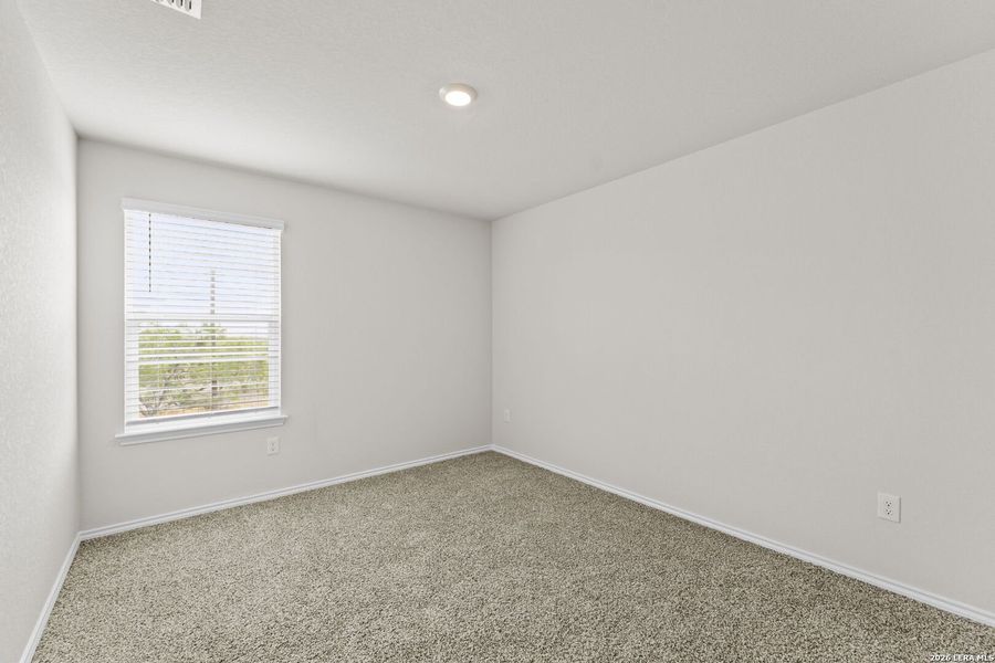 Spacious, unfurnished interior of a new home in Laurel Vistas, San Antonio (Image 22).