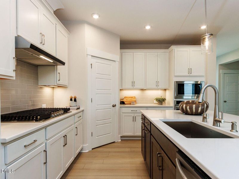 012-1280x960-kitchen