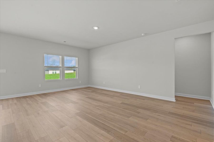 Spacious, unfurnished interior of a new home in Holland Park, Spartanburg (Image 12).