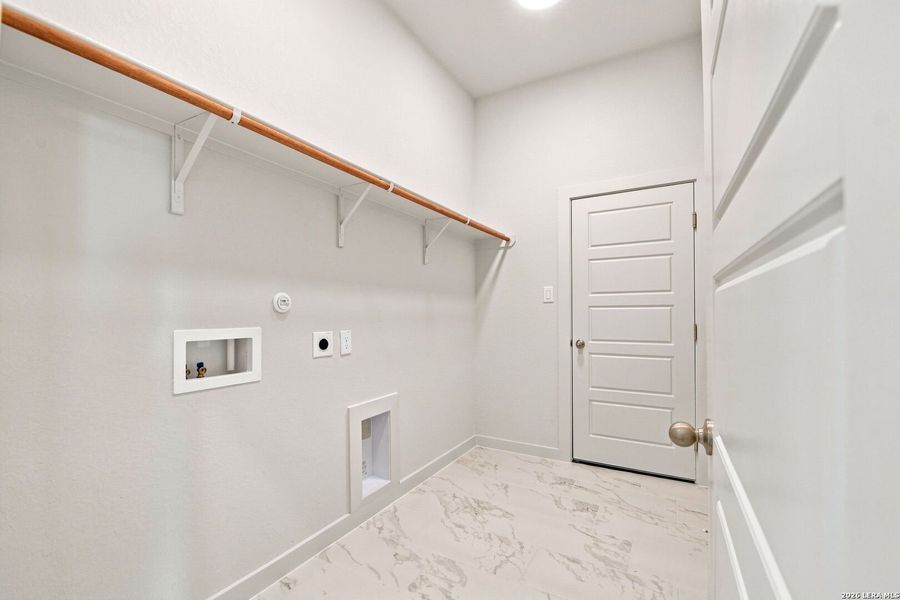 Spacious, unfurnished interior of a new home in Rhine Valley, Schertz (Image 13). Spacious, unfurnished interior of a new home in Rhine Valley, Schertz (Image 13).