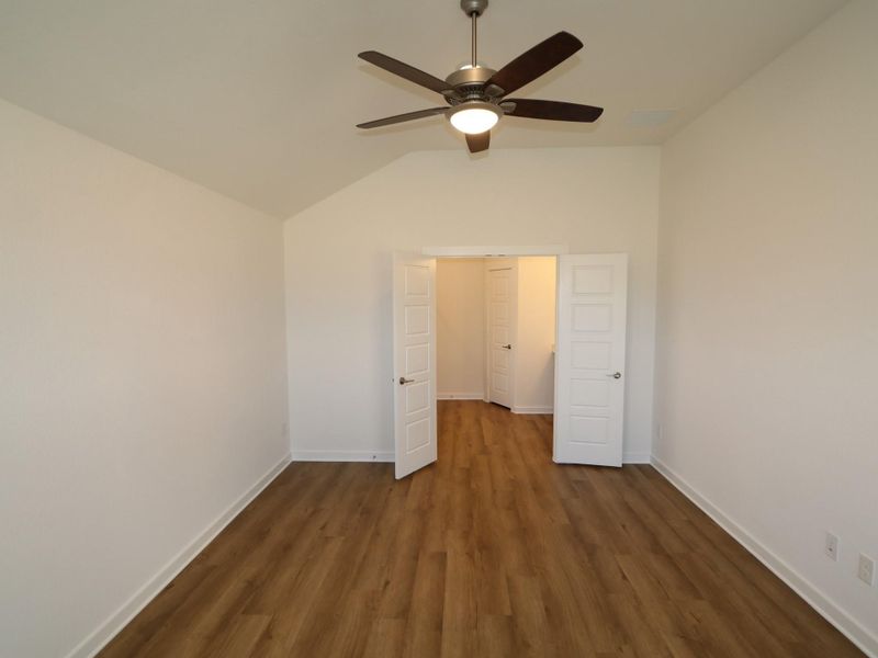 Spacious, unfurnished interior of a new home in Ambrose, La Marque (Image 8).