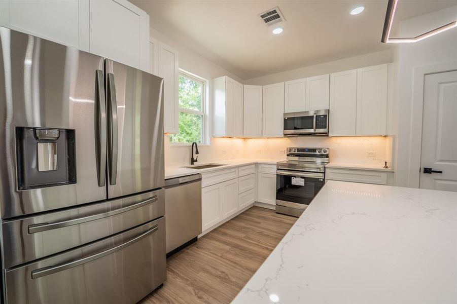 Furnished interior view inside a new home in , Sulphur Springs (Image 7).