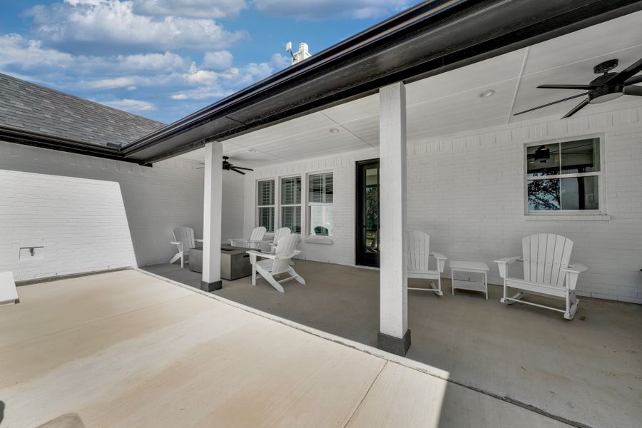 Exterior details of a home in Saddle Crest Estates, Weatherford (Image 3).