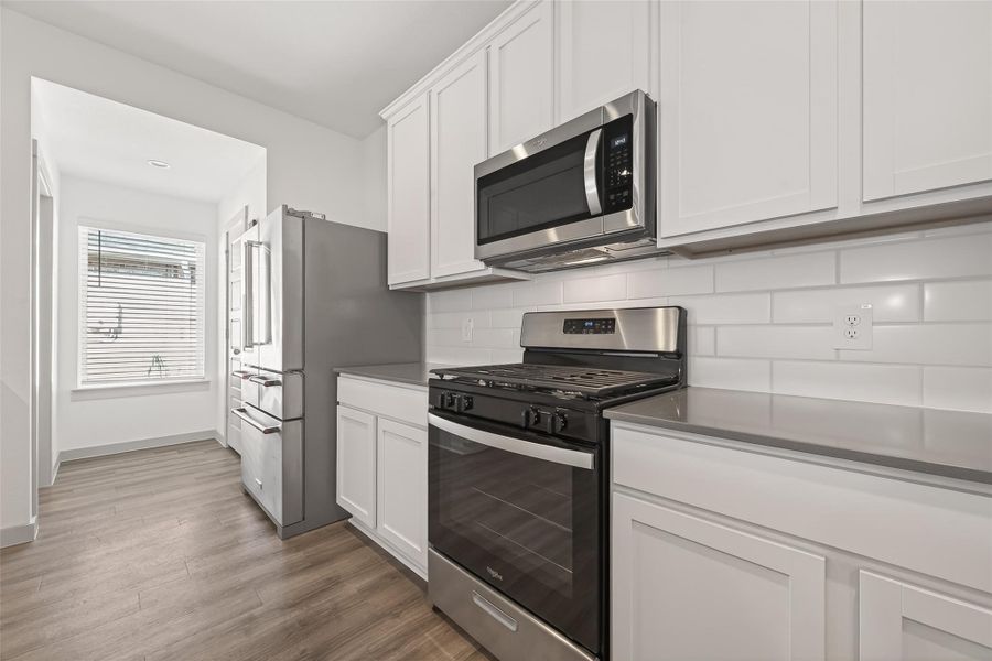 Closer look - gas range, built-in microwave. Closer look - gas range, built-in microwave.