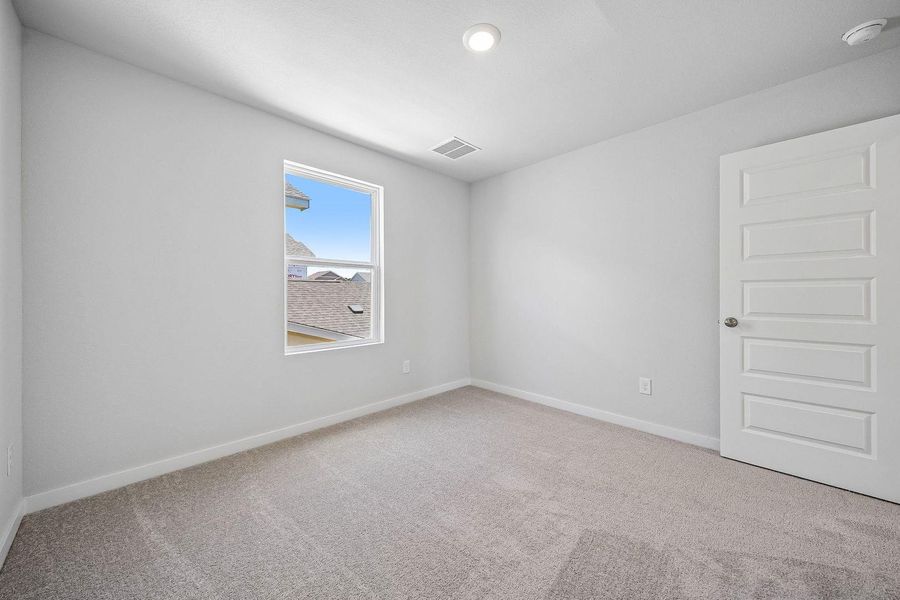 Spacious, unfurnished interior of a new home in Eastwood at Sonterra, Jarrell (Image 20).