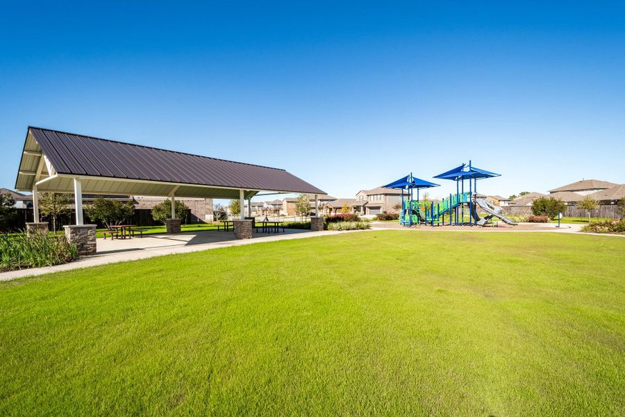 Community amenities in Heights of Barbers Hill, Baytown (Image 37).