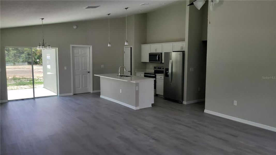 Spacious, unfurnished interior of a new home in , Dunnellon (Image 26).