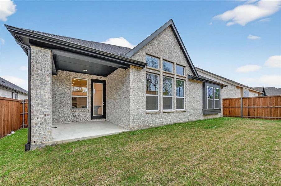 Exterior details and patio area of a home in Heritage Ranch, Sherman (Image 2).