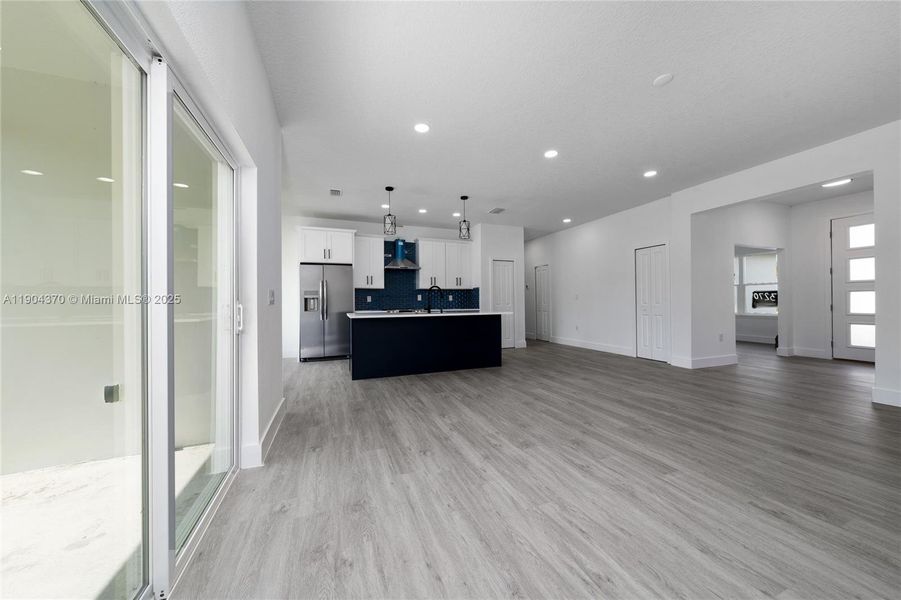 Spacious, unfurnished interior of a new home in , Palm Bay (Image 19).