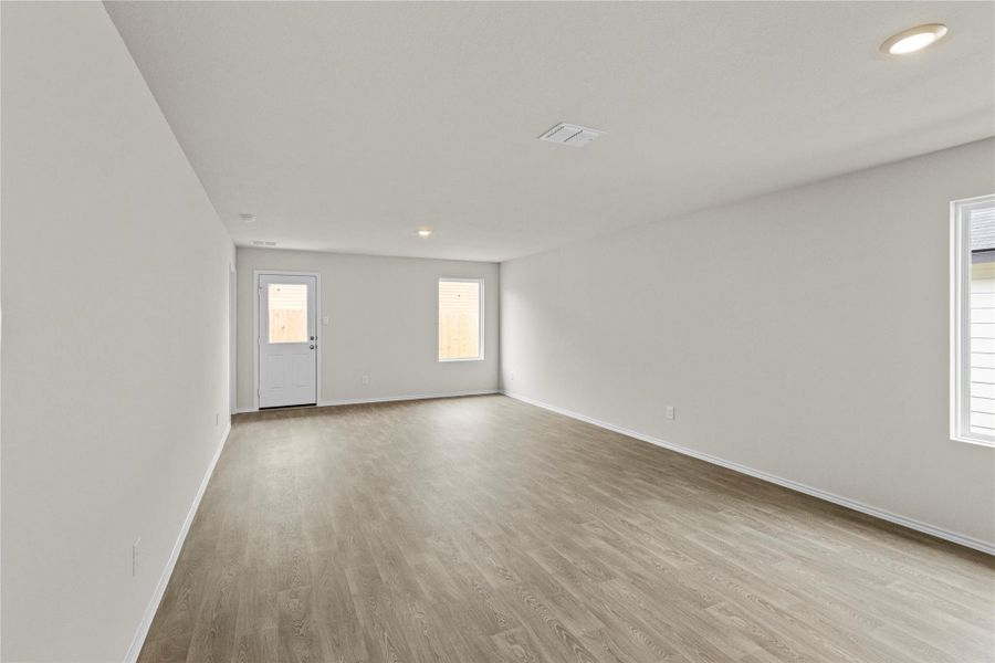 Spacious, unfurnished interior of a new home in Sunset Oaks, Maxwell (Image 16).