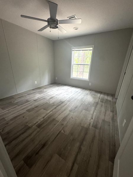 Spacious, unfurnished interior of a new home in , Round O (Image 9).