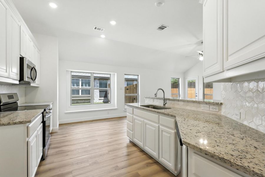 Representative furnished interior of a home built from the Hanover by Cheldan Homes in Craftsmen's Corner, Cleburne (Image 43).