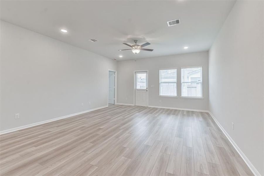 Spacious, unfurnished interior of a new home in Lakes at Black Oak, Magnolia (Image 40).