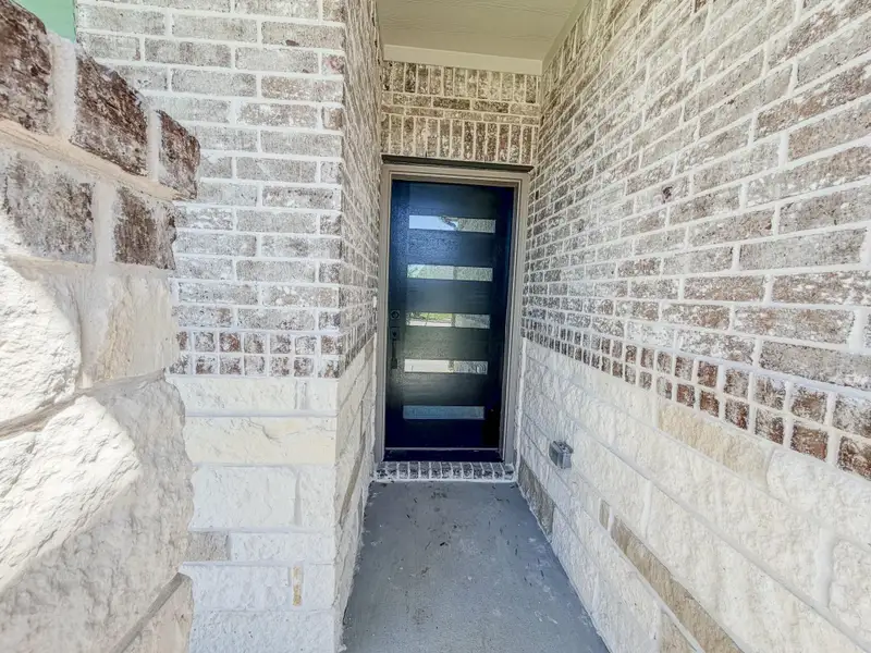 Exterior details and patio area of a home in Foxtail Palms, Manvel (Image 3).