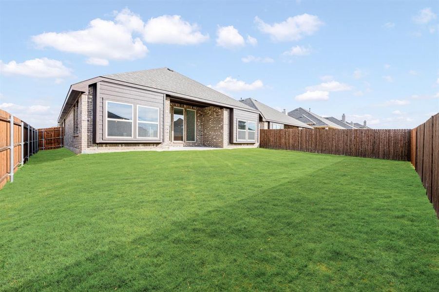 Exterior details and patio area of a home in Eagle Glen 50, Alvarado (Image 25).